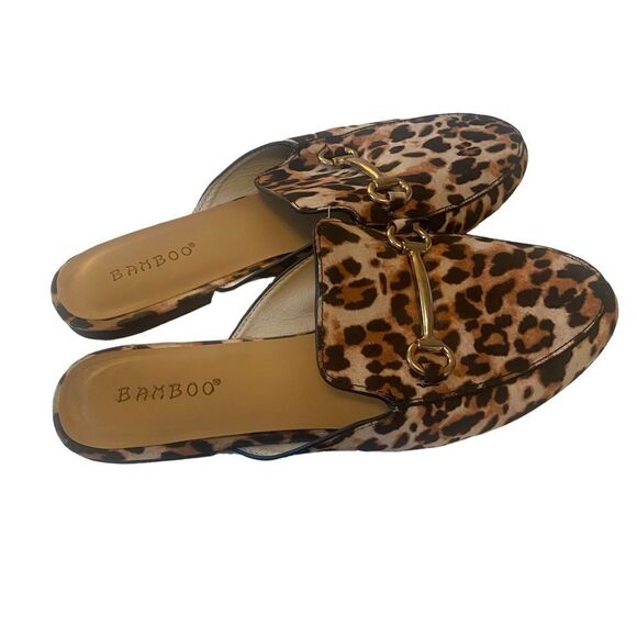 Bamboo Jackpot Faux Suede Leopard Print Slip-Ons w/ Goldtone Accent in Size 7.5 - Picture 4 of 6